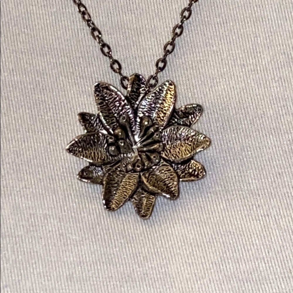 🧚🏻‍♀️ 5/$40! 🧚🏻‍♀️ Sunflower necklace